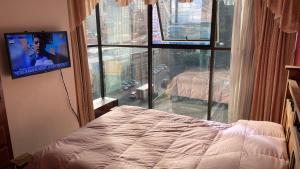 Muy cerca, a pasos de la Embajada de EEUU