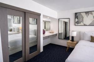 ESJ Towers Studio - Walk to the Beach