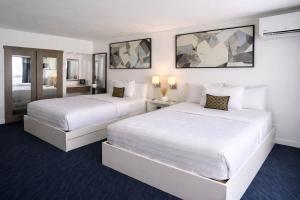 ESJ Towers Studio - Walk to the Beach