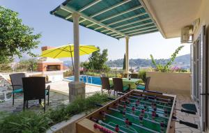 Guesthouse Jelena with private parking and a pool