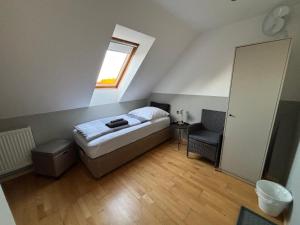 Zimmer-Bad-TV-Kühlschrank-16