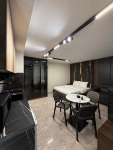 Black & Velvet studio