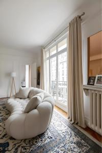2BR - Sleep 7 - Trocadero Area - Modern & Spacious