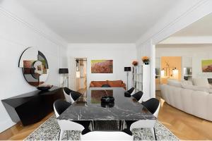 2BR - Sleep 7 - Trocadero Area - Modern & Spacious