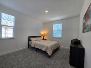 Beautiful Roseville Home - Quiet Neighborhood - Near Galleria Mall