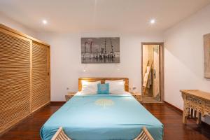 Lovely Canggu 4BR Private Pool Villa with Sundeck! 10mins Ride to Beach