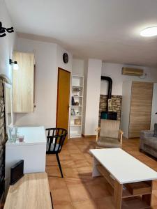 Apartman Violeta Rakalj u mirnoj ulici sa parkingom