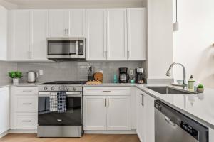 Central Irvine 1BR Loft w Work Setup by Anyplace - 11750