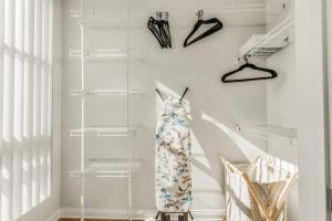 Central Irvine 1BR Loft w Work Setup by Anyplace - 11750