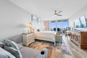 Caribe 305C by Youngs Suncoast