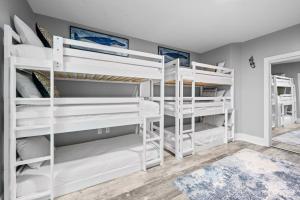 Caribe 305C by Youngs Suncoast