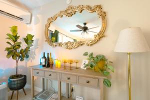 Cozy 2BR Condo Walk to Lake, Saltwater Pool and Golf