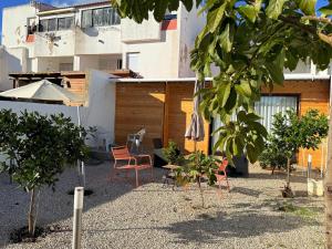 Studio with private garden 2 min walk to The Strip