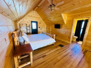 Bourbon Retreat With Hot Tub-8