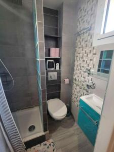 Grand Studio Mezzanine Calme Climatisé Parking privé Plage 700 m