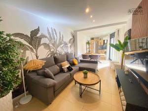 Siena Suite - Modern Apartment with Terrace, Parking and Swimming Pool