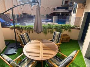 Siena Suite - Modern Apartment with Terrace, Parking and Swimming Pool