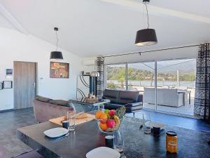 Apartment La Boétie by Interhome