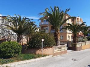 Studio Villa Canaria studio by Interhome