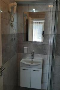 Apartment Studio-Apartment direkt am Meer by Interhome