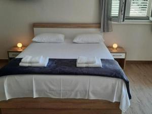 Apartment Studio-Apartment direkt am Meer by Interhome