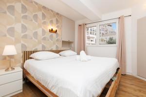 Immogroom - Elegant 3BR Steps from Le Palais