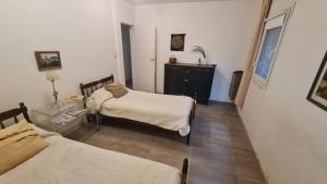 Casa frente a las Sierras, jardín verde y parrilla- Zona Los Cardos Rugby Club