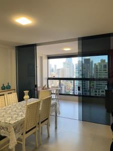 Apartamento novo com duas suites e proximo ao mar e ao Hard Rock Cafe