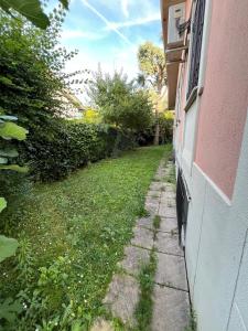 Stanza in Villa di pregio con giardino a 10 minuti da Milano - Parcheggio Gratuito