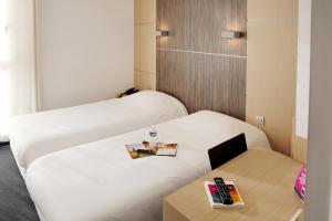 Hotels The Originals City, Hotel Le Caussea, Castres (Inter-Hotel) : Suite Familiale 2 Chambres