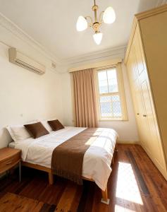 Burwood quiet share stay