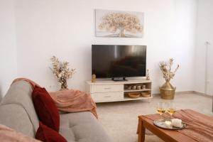 "The Veranda at Acharavi", Lakis Home - Bright and Spacious Apartment in the Centre of Acharavi, Walking Distance to the Beach