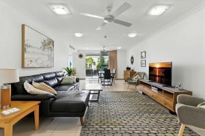 Elegant Coolum Seaside Retreat