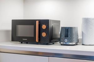 1BR Flat Sleeps 6 - 15 Mins to Central London