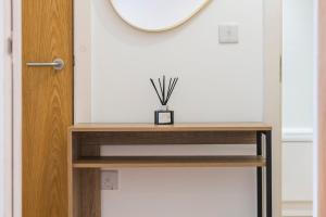 1BR Flat Sleeps 6 - 15 Mins to Central London