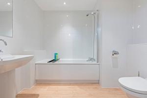 1BR Flat Sleeps 6 - 15 Mins to Central London