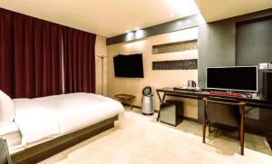 Hip Hotel