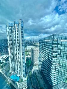 Rare Cut 177sqm 4BR in Uptown Parksuites 2 BGC