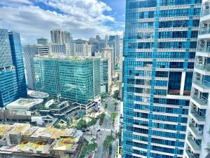 Rare Cut 177sqm 4BR in Uptown Parksuites 2 BGC