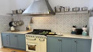 Luxury Pearl Beach House with Private Mineral Pool, Yoga Deck & Fire Pit