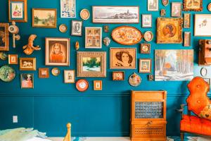 6BR Enchanted Estate on 5 Acres Pool & Mini Horses