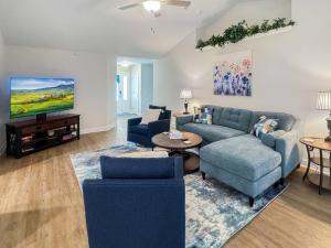 Shadow Lakes Retreat~Central location to Beaches, Golfing, Southport Ferry