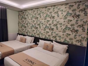 Iconic Suites & Pods Hotel
