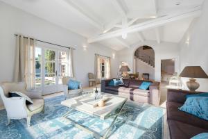 Outstanding Villa With Heated Pool Near Uzès