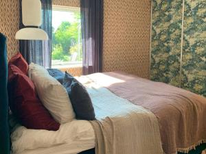 Home With Vibrant Decor By The Beach