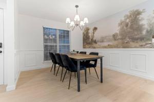 Sleeps 12 | 2 Kings w Ping-Pong, Gym, Arcade, BBQ