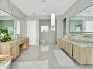 Luxury Pool Home - Downtown Brickell