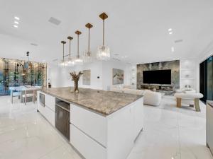 Luxury Pool Home - Downtown Brickell