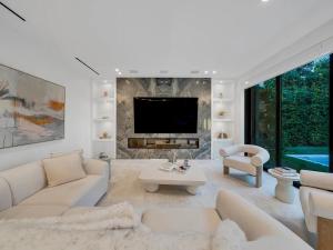 Luxury Pool Home - Downtown Brickell