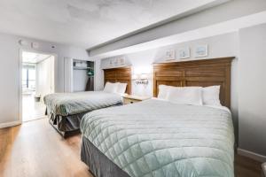 Oceanfront condo Heated Pools & Breathtaking View!